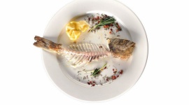 Idą Święta, uwaga na ości! Zdrowie, LIFESTYLE - W pierwszy dzień świąt na SOR w pierwszej kolejności trafią pacjenci z ? ością w gardle. Co robić, a czego nie robić, kiedy spotka nas ta niemiła przygoda, podpowiada dr Piotr Trojanowski, laryngolog ze szpitala Żagiel Med w Lublinie.